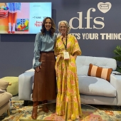 What a weekend! Thanks to everyone who came to my room set. And to @dfs @ocarrollconsult & team for the opportunity to design a living room at  @idealhomedublin . I met so many really lovely people. Thank you @lorrainekeaneofficial who kept me so calm for my talk on stage. I’m so happy I sold my punch needle artwork Frida Kahlo & Cherry sue 🍒 
Pass the wine 🍷#sp
